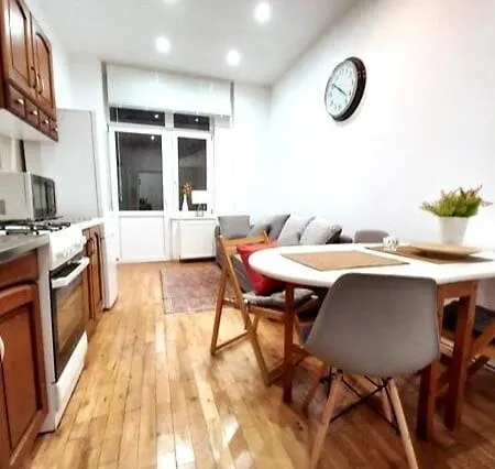 Old Town - 5 Bedrooms Soltyka S2 *