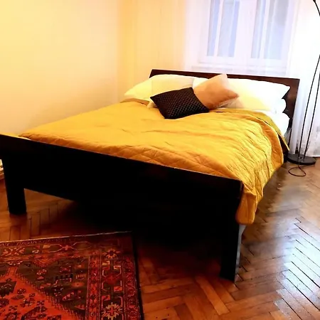 Old Town - 5 Bedrooms Sołtyka S2 *