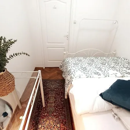 Old Town - 5 Bedrooms Soltyka S2 *