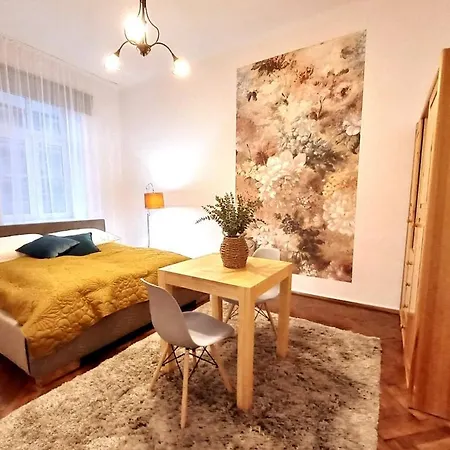 Apartament Old Town - 5 Bedrooms Sołtyka S2 *