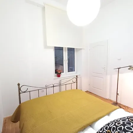 Old Town - 5 Bedrooms Soltyka S2 * Krakow