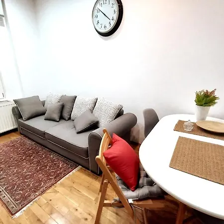 Old Town - 5 Bedrooms Soltyka S2 דירה *