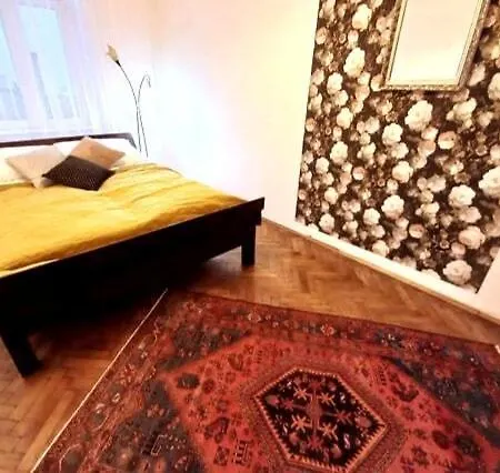 Old Town - 5 Bedrooms Soltyka S2 *